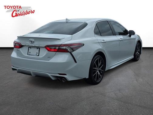 Ice 2024 Toyota Camry SE