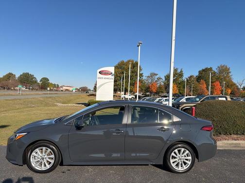 2025 Toyota Corolla Hybrid XLE