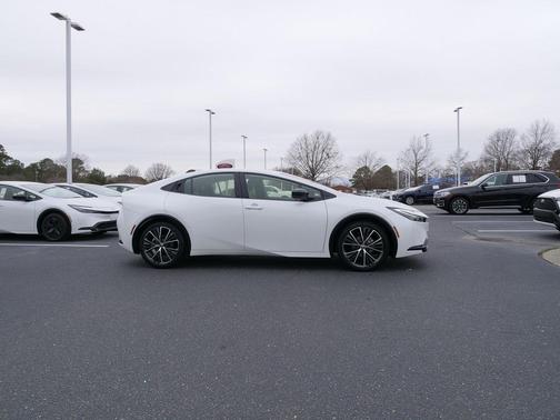 2025 Toyota Prius XLE