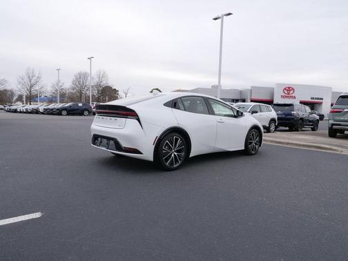2025 Toyota Prius XLE