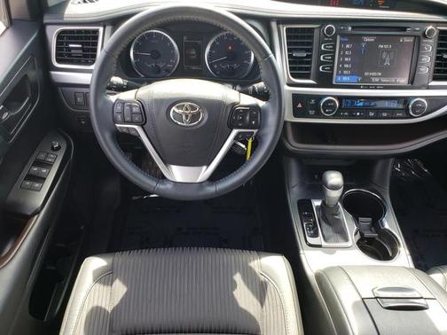 Blizzard Pearl 2018 Toyota Highlander LE