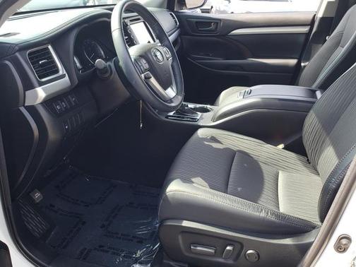 Blizzard Pearl 2018 Toyota Highlander LE