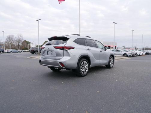 2024 Toyota Highlander Platinum