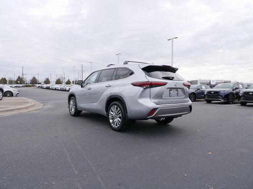 2024 Toyota Highlander Platinum