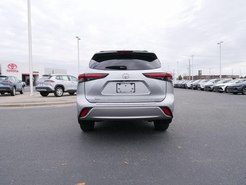 2024 Toyota Highlander Platinum