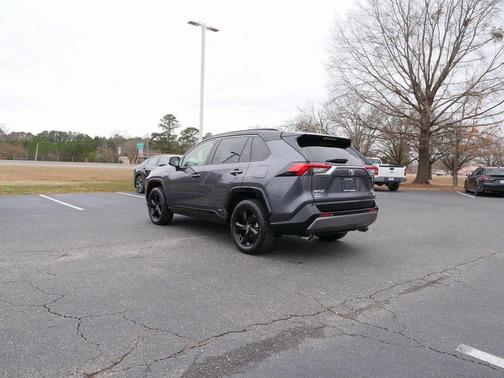 2020 Toyota RAV4 Hybrid SE