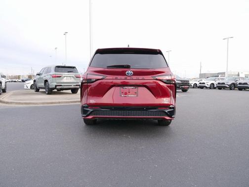 2023 Toyota Sienna XSE 7 Passenger