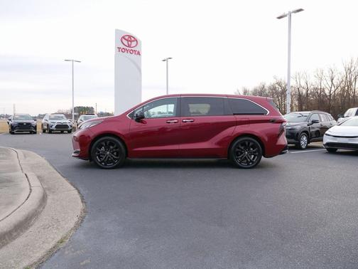 2023 Toyota Sienna XSE 7 Passenger