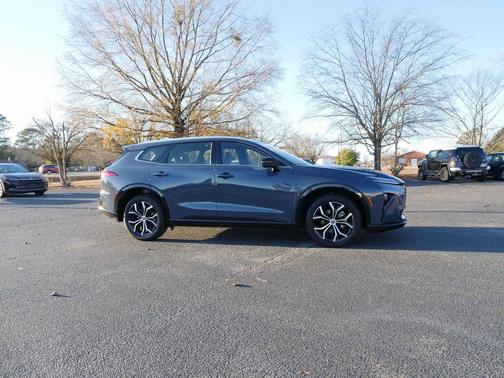 2025 Toyota Crown Signia XLE