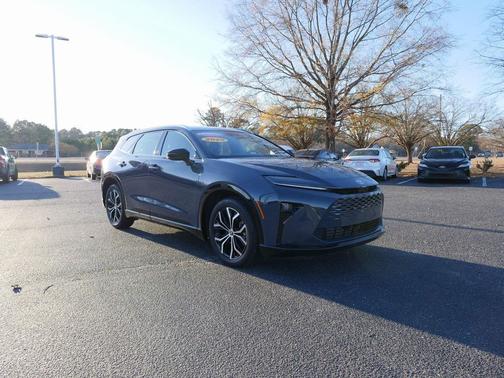 2025 Toyota Crown Signia XLE