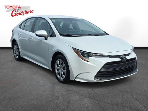 Pearl 2025 Toyota Corolla LE