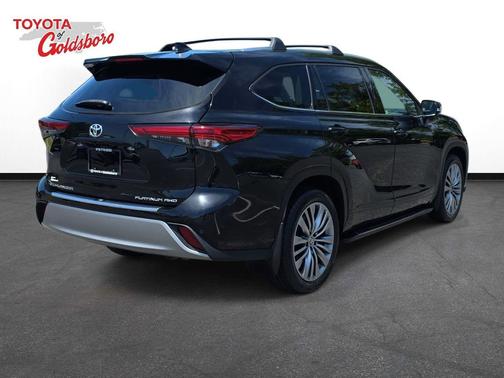 Midnight Black Metallic 2021 Toyota Highlander Platinum