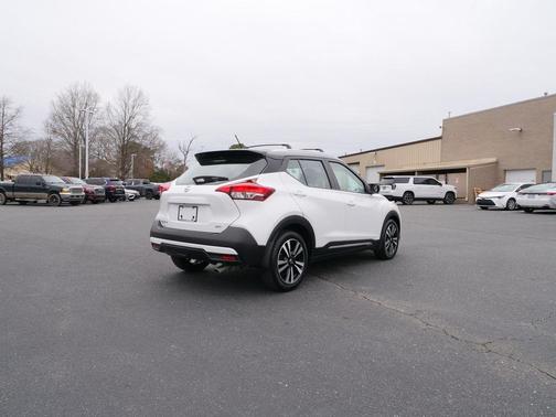 2019 Nissan Kicks SR
