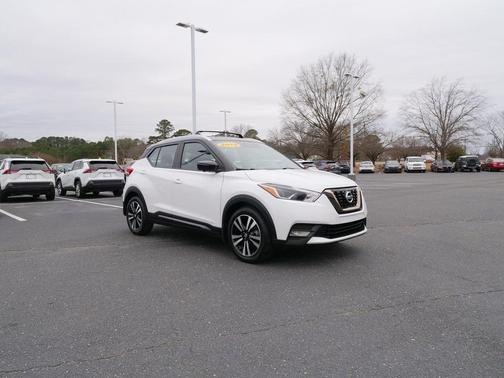2019 Nissan Kicks SR