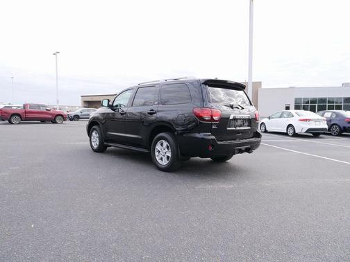 2022 Toyota Sequoia SR5