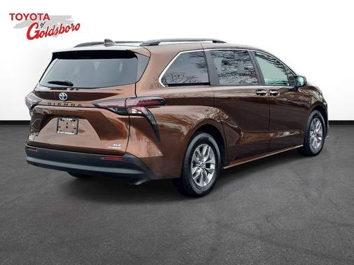 2023 Toyota Sienna XLE