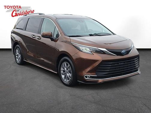 2023 Toyota Sienna XLE