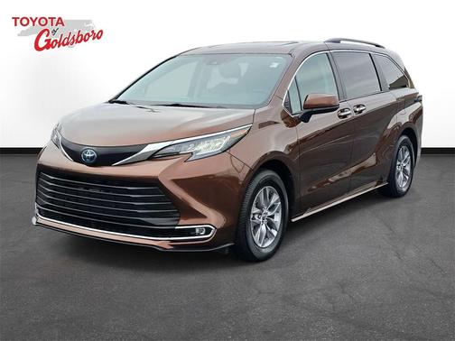 2023 Toyota Sienna XLE