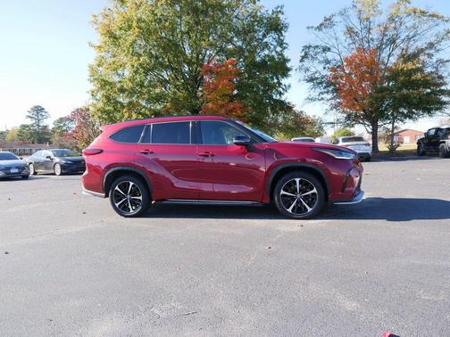 2022 Toyota Highlander XSE