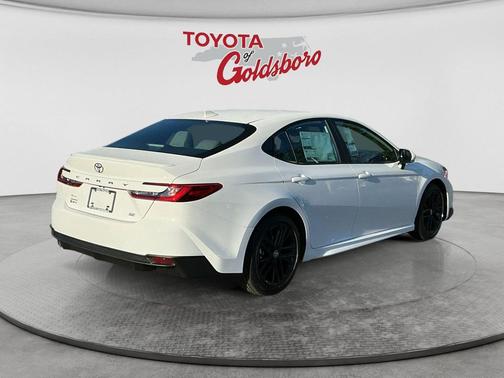 Ice 2027 Toyota Camry SE