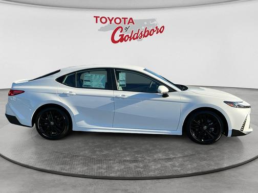 Ice 2027 Toyota Camry SE