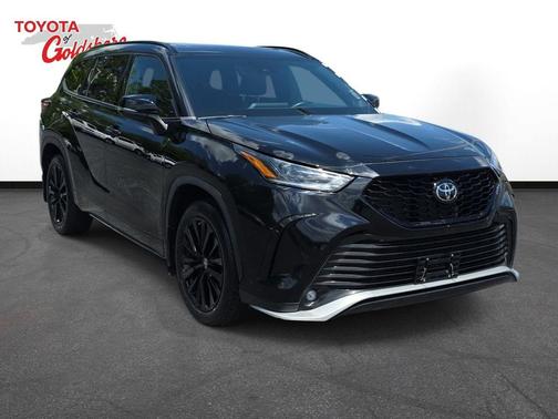 Midnight Black Metallic 2023 Toyota Highlander XSE