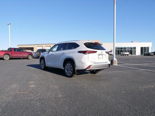 2025 Toyota Highlander Hybrid Platinum