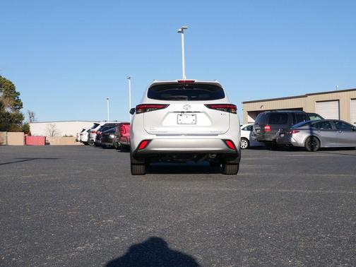 2025 Toyota Highlander Hybrid Platinum