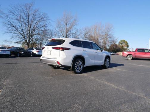 2025 Toyota Highlander Hybrid Platinum