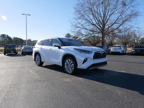 2025 Toyota Highlander Hybrid Platinum
