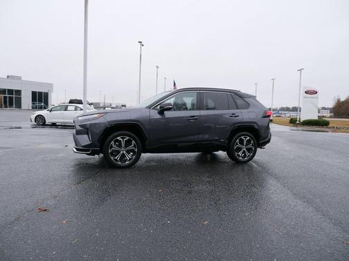 2025 Toyota RAV4 Hybrid SE