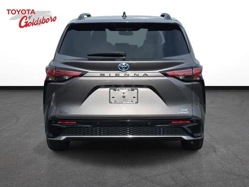 2022 Toyota Sienna XSE 7 Passenger