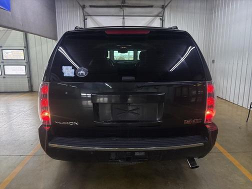 black 2013 GMC Yukon Denali
