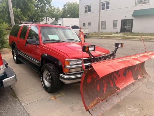 Victory Red 1998 Chevrolet Suburban 2500