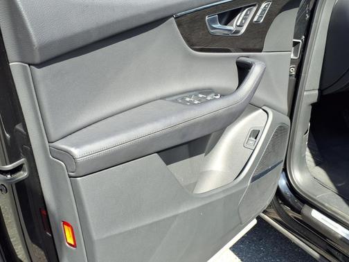 2024 Audi Q7 55 Premium Plus
