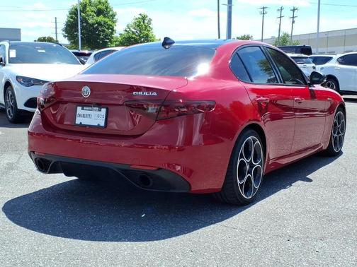 Rosso 2023 Alfa Romeo Giulia Veloce