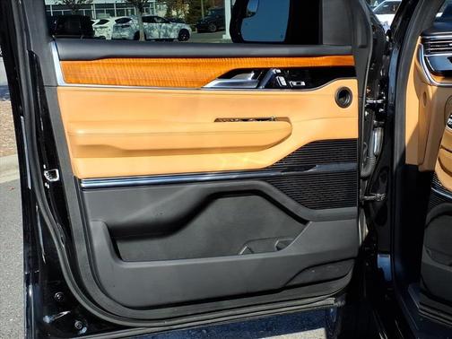 2022 Jeep Grand Wagoneer Series III