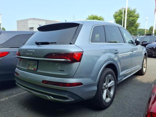 2024 Audi Q7 45 Premium Plus