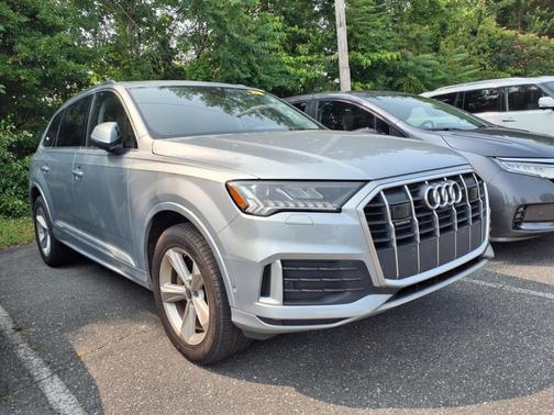 2024 Audi Q7 45 Premium Plus