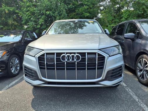 2024 Audi Q7 45 Premium Plus