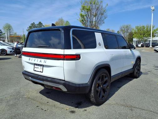 2024 Rivian R1S Adventure Quad Motor Large Pack
