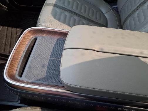 2024 Rivian R1S Adventure Quad Motor Large Pack