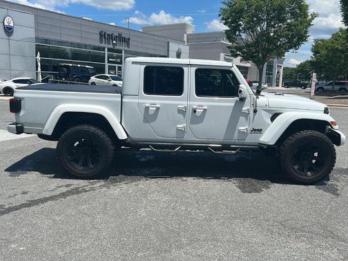 Bright White Clearcoat 2021 Jeep Gladiator Overland
