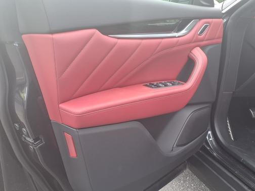 2023 Maserati Levante Modena