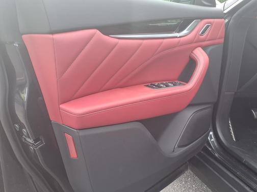 2023 Maserati Levante Modena