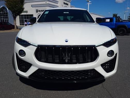 Bianco 2024 Maserati Levante Modena Ultima