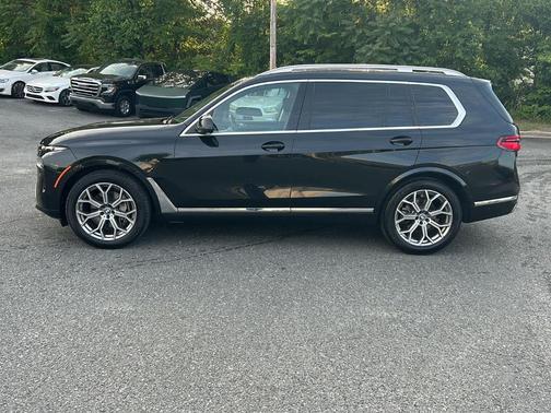 Black Sapphire Metallic 2023 BMW X7 xDrive40i