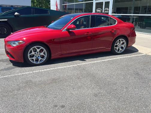Rosso 2021 Alfa Romeo Giulia Ti