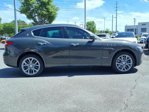 Grigio Metallo Metallic 2018 Maserati Levante S GranLusso