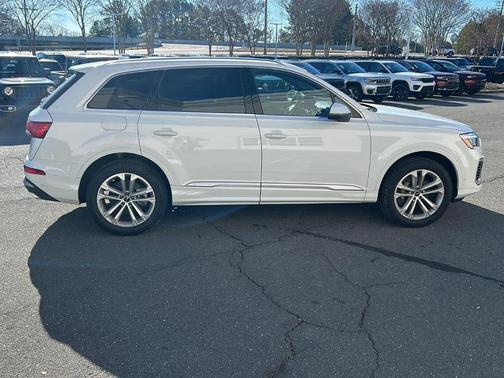 2025 Audi Q7 55 Premium